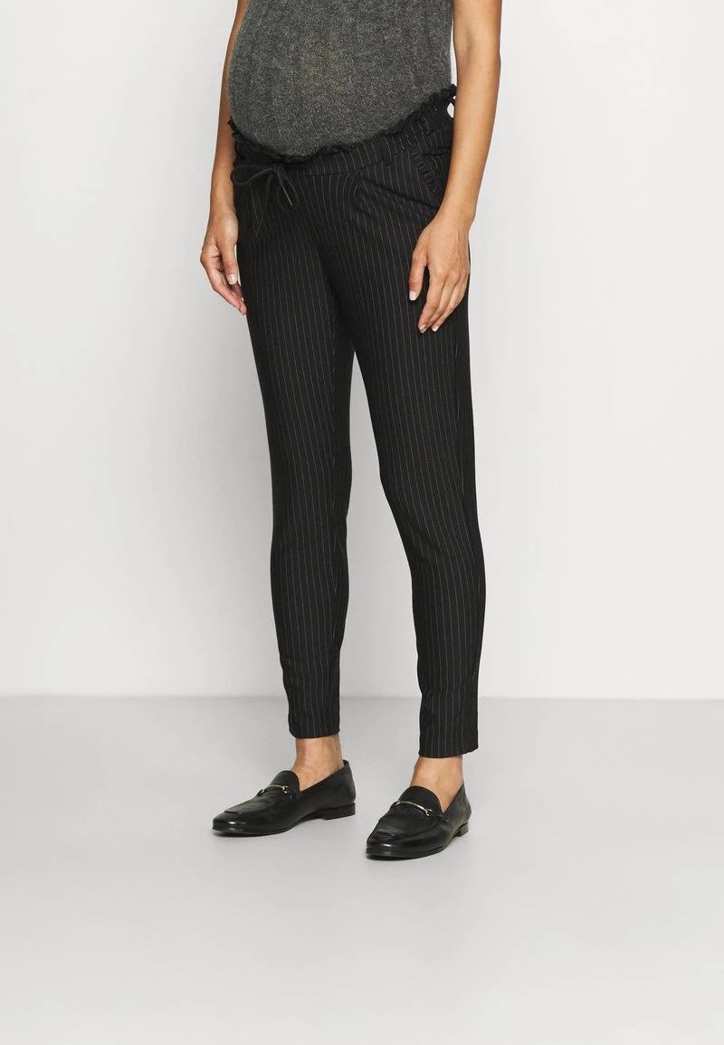 ONLY MATERNITY OLMPOPTRASH CLASSIC PINSTRIPE FRILL - Stoffhose - Black - Damen