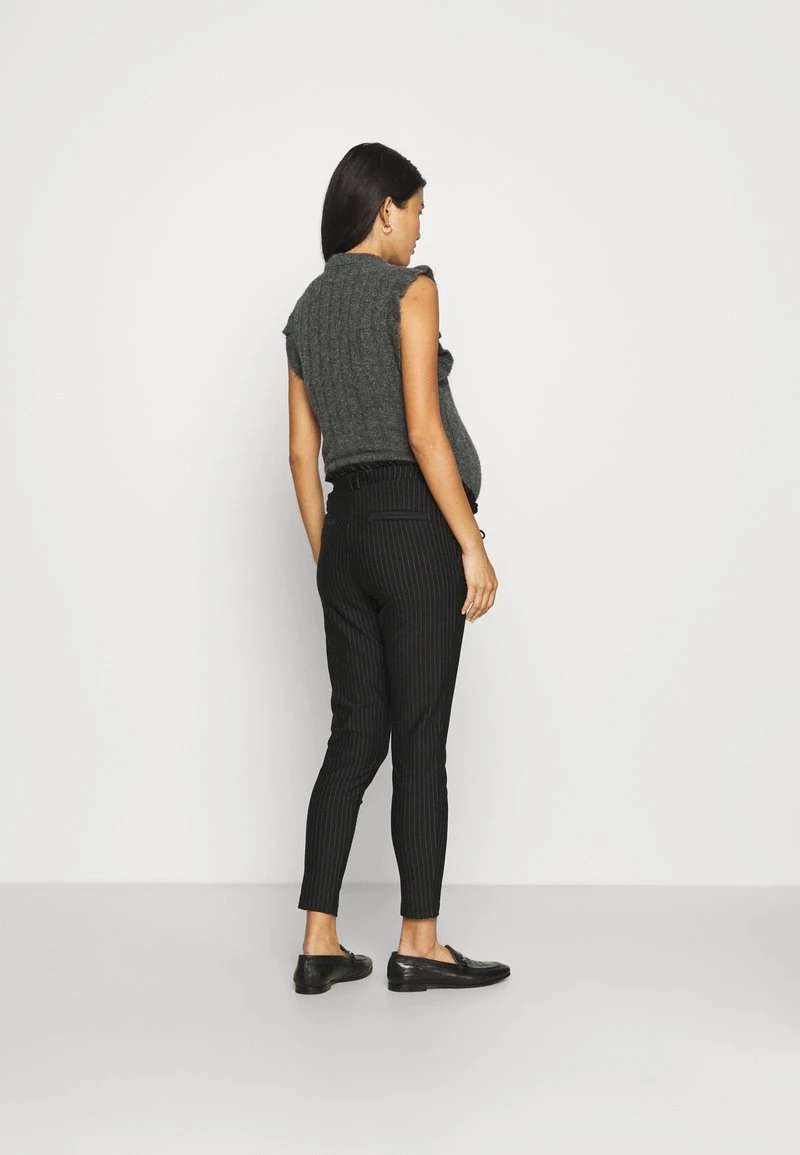 ONLY MATERNITY OLMPOPTRASH CLASSIC PINSTRIPE FRILL - Stoffhose - Black - Damen – Bild 3